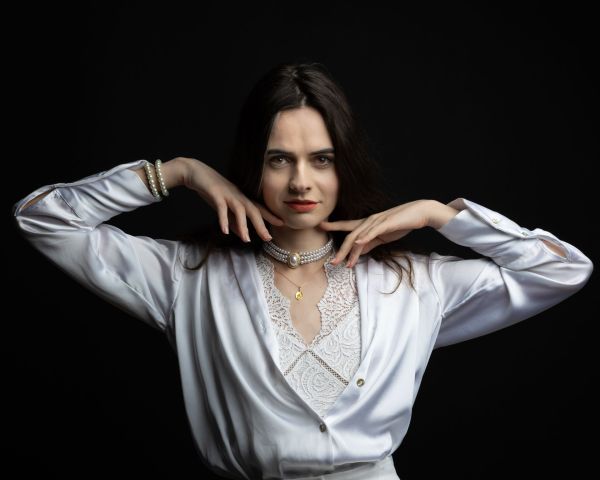 Comment allier prêt-à-porter et bijoux pour un style moderne ?